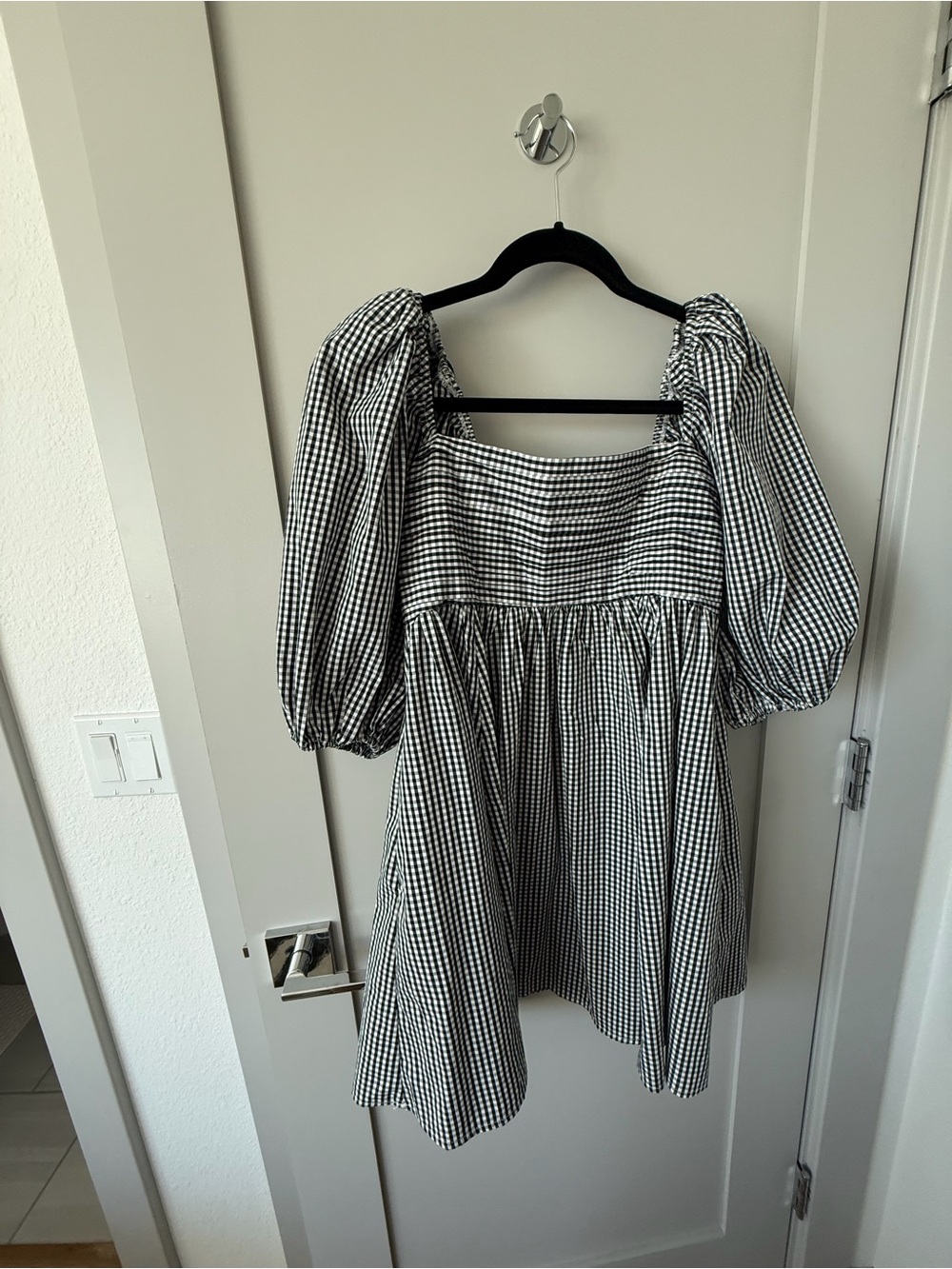 Abercrombie & Fitch Black and White Gingham Puff-Sleeve Mini Dress - Picture 4 of 4